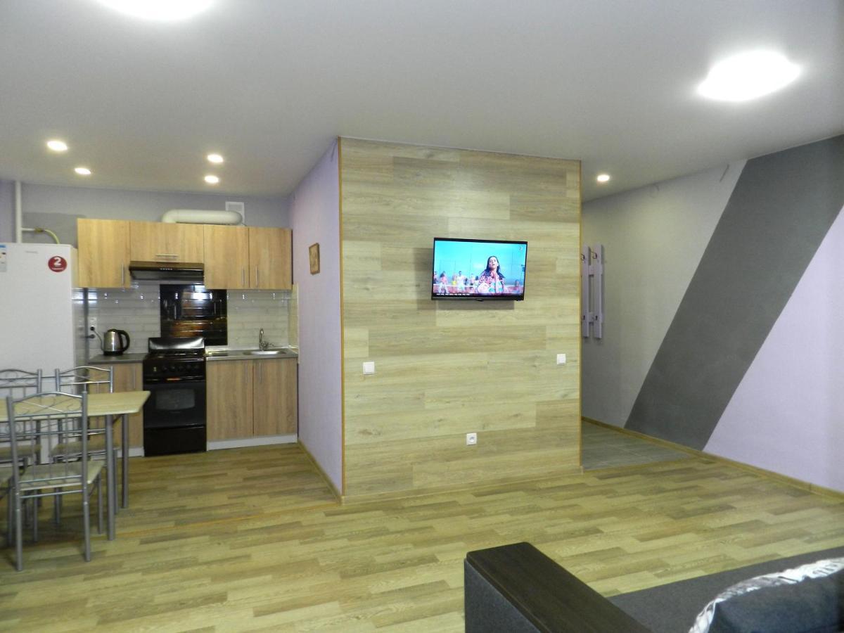 3-Room Apartment Near Inturist On Sobornyi Avenue 156, By Grandhome Zaporizhia Exterior foto