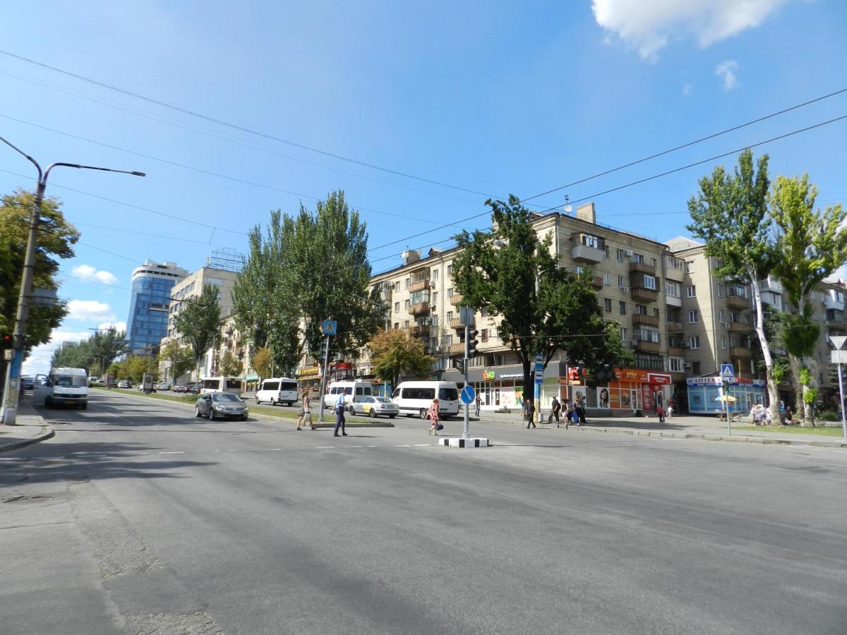 3-Room Apartment Near Inturist On Sobornyi Avenue 156, By Grandhome Zaporizhia Exterior foto